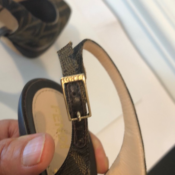 Fendi open toe platform heels - Picture 10 of 13